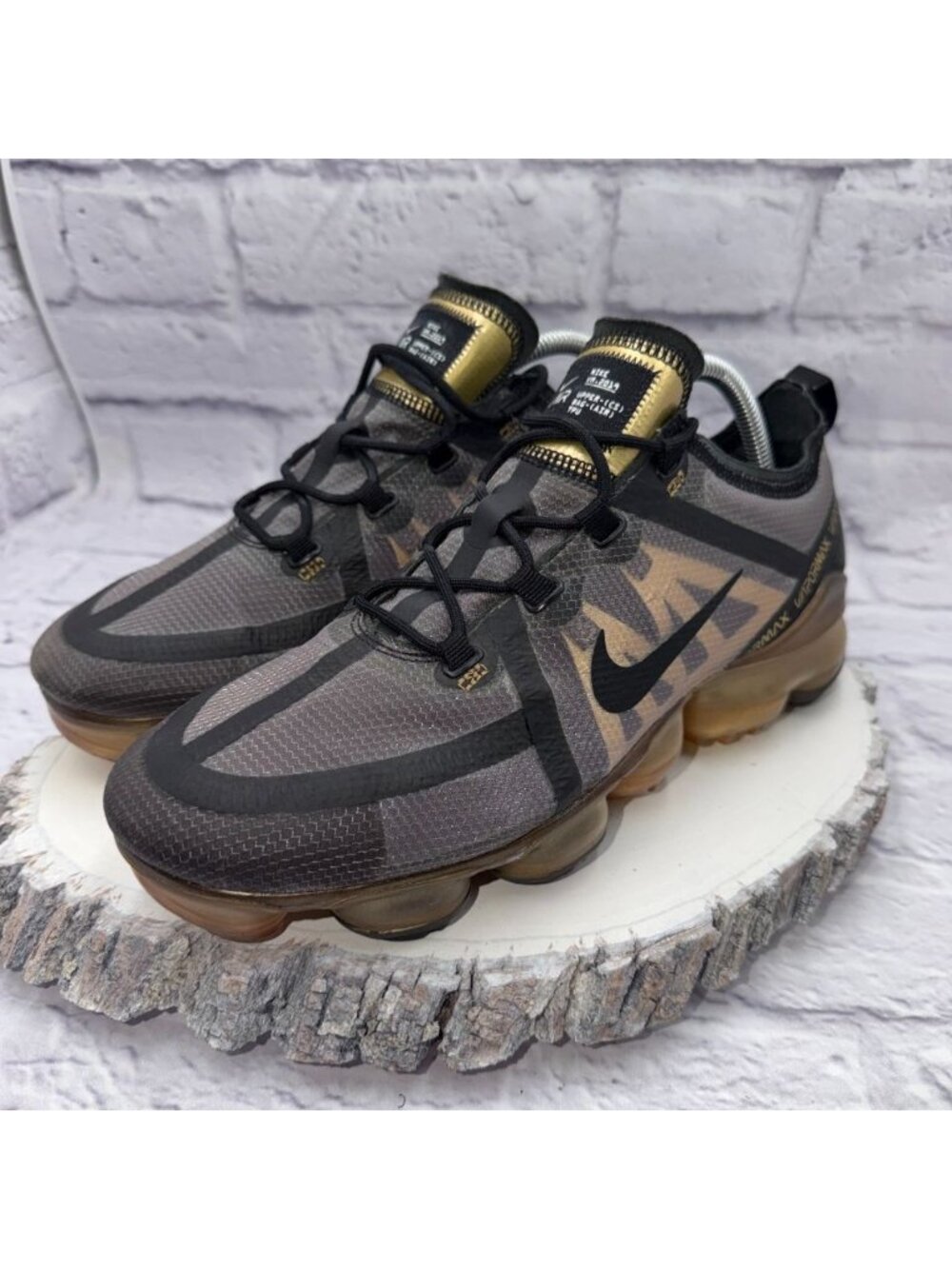 Nike Air Vapormax Black Gold Mens Size 9.5 Running Shoes AR6631-002 Sneakers